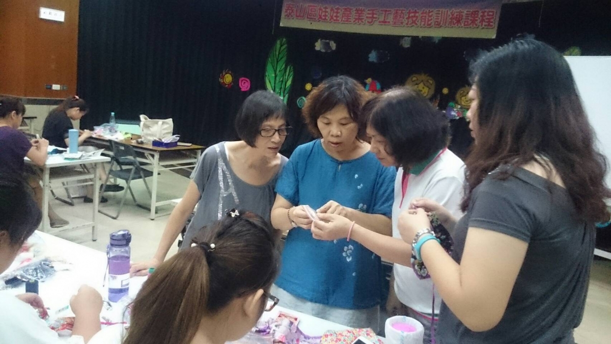 娃衣課程－學員認真學習
