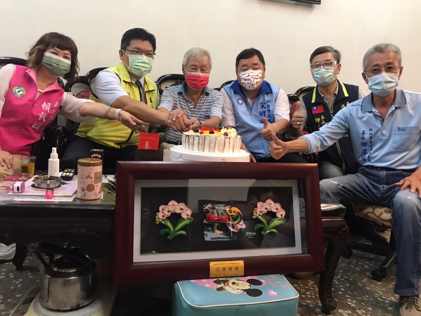 恭賀福泰里模範父親李振蓬先生
